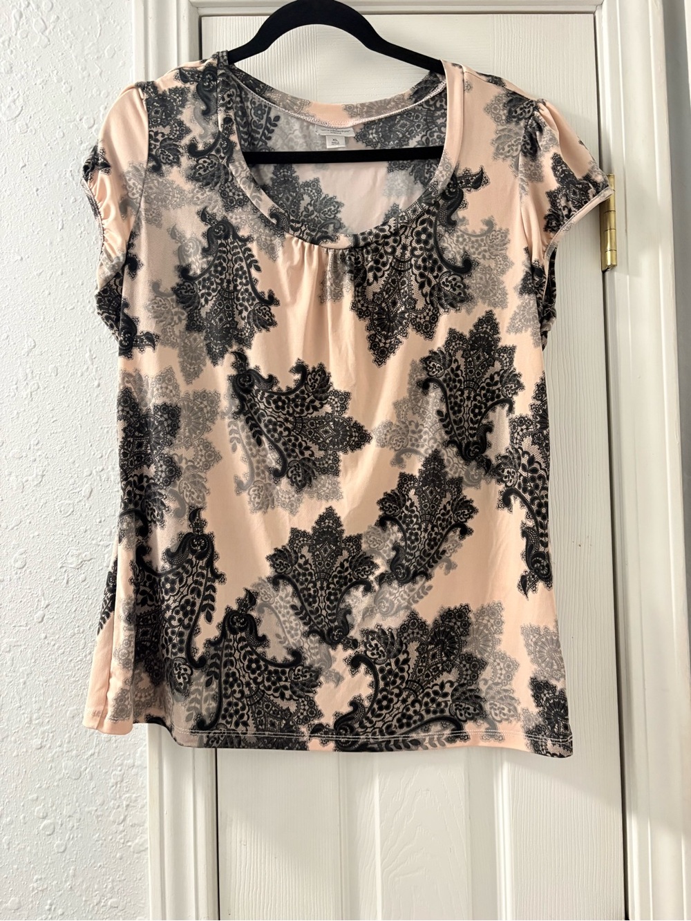 Worthington Peach and Black Paisley Scoop Neck Short Sleeve Top